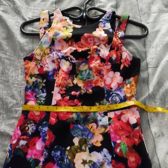 Floral Sheath Dress - Picture 5 of 7